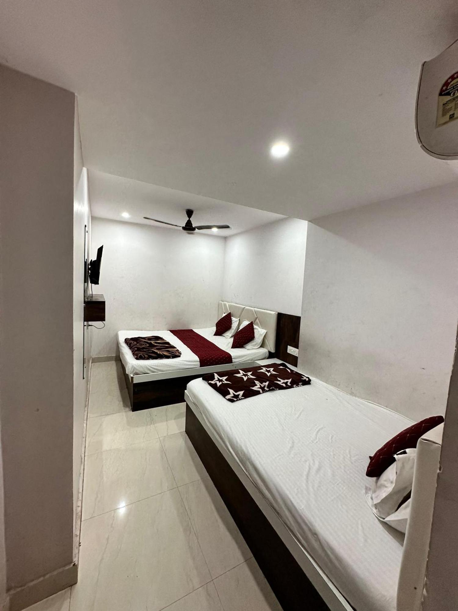 Cable Car Hotel Benares Buitenkant foto