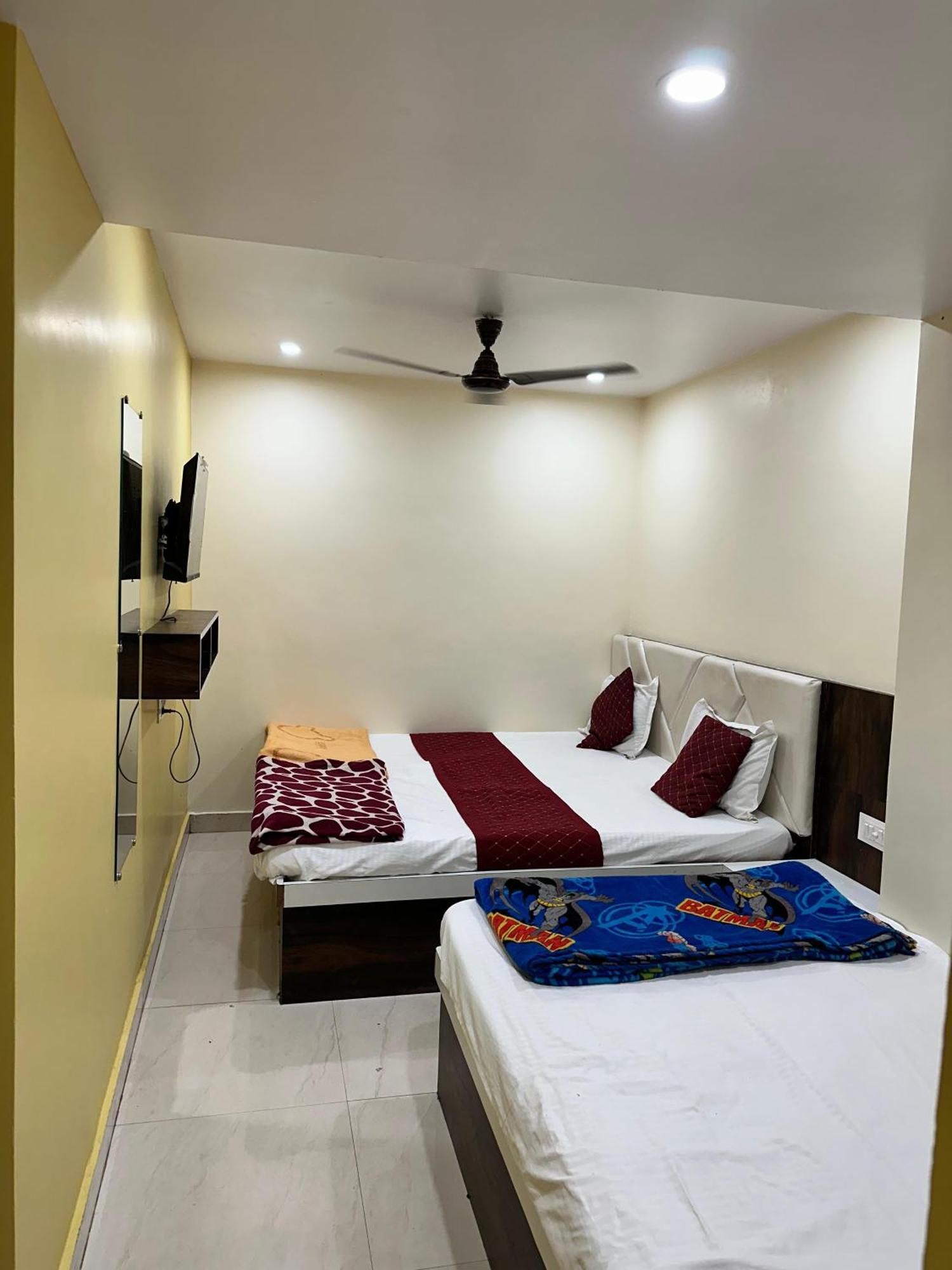 Cable Car Hotel Benares Buitenkant foto